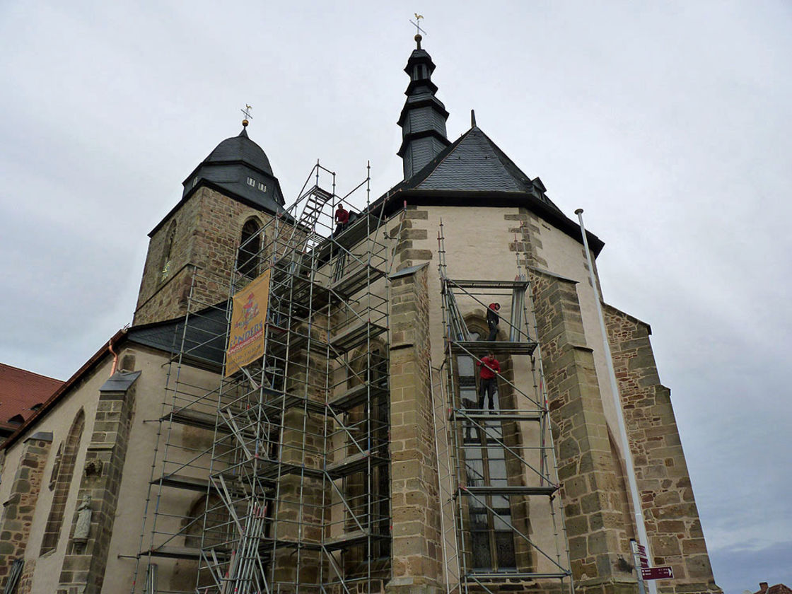 Abbau des Gerüstes an der Südseite (Foto: Karl-Franz Thiede)